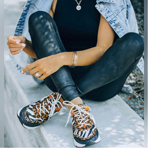 NIB - Vici, Oasis Society, Women's "Take The Lead" Running Sneaker. Size: 7 - Picture 15 of 16